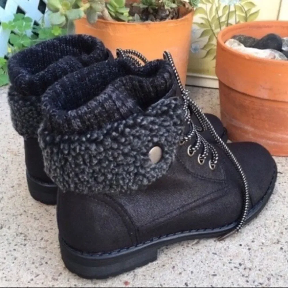 CUTE FAUX SHERPA LACE UP LIGHTWEIGHT BLACK ANKLE BOOTS NEW IN BOX‎